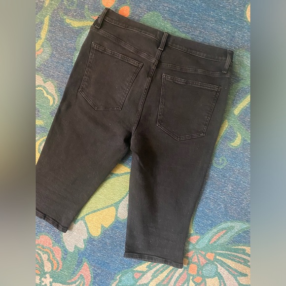 Madewell Capri Jeans 
Excellent condition. Offers welcomed:) - Picture 7 of 8
